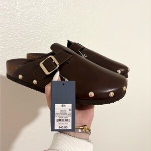 NWT universal threads target clogs 8.5